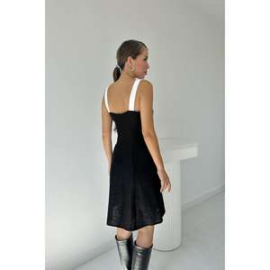 Robe de cocktail à bretelles noire et blanc cassé avec poches décoratives – Vente en gros - Product Image 1