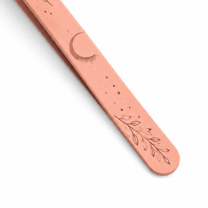 Pince à cils rose doré avec motif lune et feuille, pointe de précision pour l'application des cils - Product Image 5