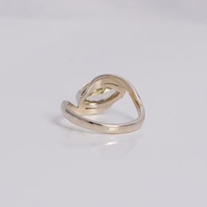 Elegante anillo de bodas de oro macizo de 18 quilates con corte Marquesa amarillo diamante cultivado en laboratorio pavé ajuste diseño moderno estilo clásico - Product Image 5