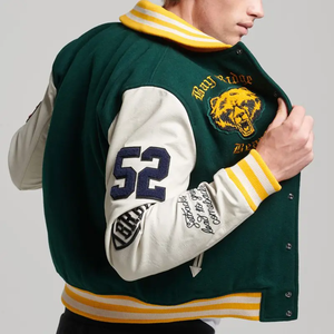 Chaqueta Universitaria de Cuero y Lana 100% Personalizada para Hombre, Cuello Alto, Bordado Chenille, Mangas de Piel de Oveja, Estilo Urbano - Product Image 6