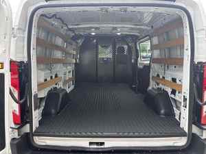 Ford Transit Cargo 350 Techo Bajo AWD Blanco 2023 (Usado - Excelente Estado) Grupo de Equipamiento Medio 101A Bluetooth Volante a la Izquierda Oscuro - Product Image 2
