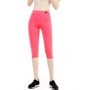 Leggings Capri de fitness personnalisés de haute qualité pour femmes motif solide vêtements de sport d'entraînement taille moyenne pour le sport et le yoga - Product Image 2