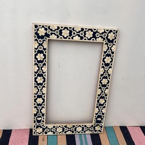 Miroir mural classique fait à la main avec incrustations d'os, travail d'incrustation détaillé, miroir mural décoratif pour l'intérieur résidentiel - Product Image 3