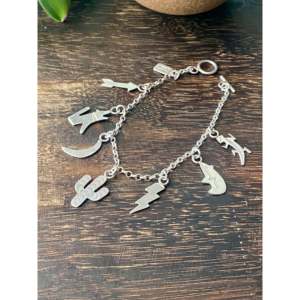 Bracelet à breloques en argent sterling fait main, style Navajo, bracelet fin à breloques - Product Image 5