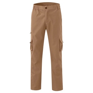 Pantalones cargo de hombre de corte recto y ajuste relajado con bolsillos cargo funcionales para uso casual, streetwear y actividades al aire libre. - Product Image 4