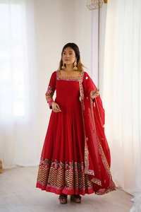 Ensemble de trois pièces Anarkali de créateur de séquences brodées élégantes - Product Image 3