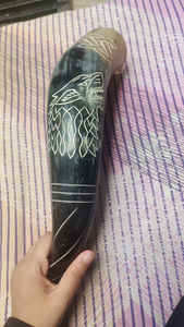 Jarra Vikinga de Cuerno de Búfalo Tallada a Mano, Ecológica y Personalizada, Jarra de Cerveza Plateada - Product Image 4