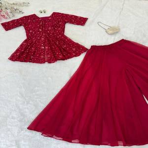 Conjunto de Diseñador VASTRA COTTAGE, Top Estilo Blazer con Lentejuelas Bordadas en Georgette y Pantalones Plazo de Georgette Puro, Completamente Cosido - Product Image 5