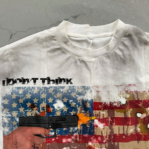 T-shirt en coton épais personnalisé pour hommes été Vintage lavage au soleil avec sérigraphie et design graphique épissé asymétrique - Product Image 3