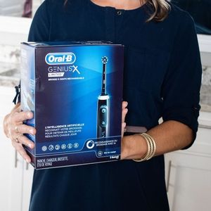 Meilleure offre Brosse à dents électrique rechargeable Oral-B iO Series 10, Cosmic avec 4 têtes de brosse, étui de voyage et iO Sense - Product Image 5