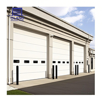 Porte sectionnelle industrielle relevable, coupe-vent et isolée, acier avec mousse PU, pour quais logistiques