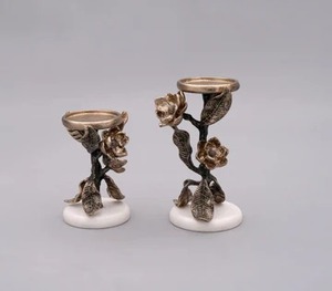 El candelabro artesanal atemporal agrega un encanto elegante, acogedor y sofisticado a los espacios del dormitorio y el comedor - Product Image 6