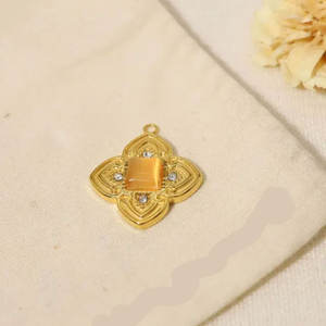 Pendentif vintage à fermoir, pierre de calcédoine jaune, laiton, 10 mm, prix de gros et MANGALMAY CORPORATION - Product Image 1