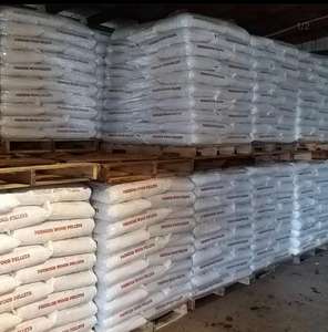 Briquettes de bois de qualité supérieure, combustible biomasse pour la cuisson, avec une teneur en cendres de 1,46 %, 4700 J de calories, densité de 1,26 g/cm³ - Product Image 1