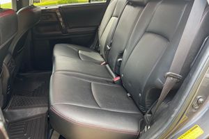 โตโยต้า 4Runner Trail Premium 4x4 ปี 2015 สภาพดี - Product Image 2