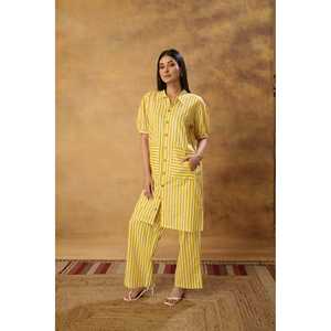 Ensemble coordonné rayé citron pour femme – Tenue décontractée quotidienne, coupe décontractée, en coton tissé, 2 pièces : haut long et short - Product Image 5