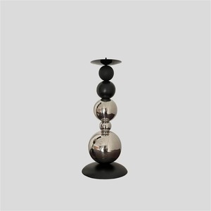 Portavelas cónico de metal posmoderno | Diseño de dos tonos con esferas de plata pulida y negro mate - Product Image 1