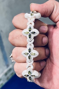 Pulsera de Piedras Preciosas de Diamantes VVS de Estilo Romántico en Oro Blanco de 14K Personalizada de RB Gems, Cadena Cubana con Cruz, Joyería Fina con Certificado GIA - Product Image 6