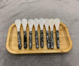 Un diseño impresionante Cuchara de nácar blanca Cuchara de caviar Cuchara de ostra Mezcla de concha de abulón Tamaño 6-12cm - Product Image 2