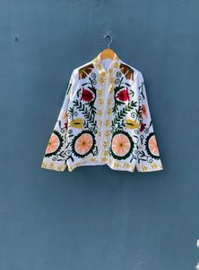 Veste en velours brodée Suzani blanche tendance de nouvelle conception, manteau vintage bohème unisexe, veste d'hiver, vêtement extérieur chic ethnique - Product Image 4