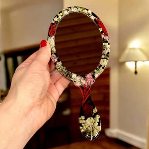 กระจกมือถือเรซิ่นเคลือบเงาเรียบเนียน เหมาะสำหรับการแต่งหน้าในชีวิตประจำวันหรือใช้เพื่อการตกแต่ง เพิ่มความมีสไตล์ - Product Image 1