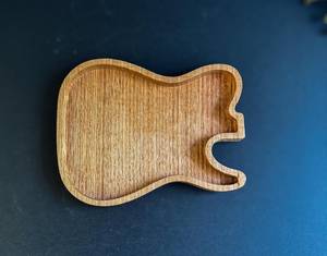 Plateau de service en bois de chêne avec coins arrondis, Assiette en bois, Planche de service Accessoires d'espace de travail faits à la main | Affiné | - Product Image 4