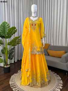 Tenue ethnique indienne en faux georgette, sharara avec des broderies complexes et des sequins pour les mariages et les festivals - Product Image 2