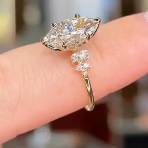 Anillo de Diamante Moissanita de Oro de 10K Exquisito, Superventas, para Compromiso o Fiesta, Disponible para la Venta desde India - Product Image 5