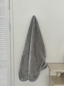 ผ้าห่มไมโครไฟเบอร์ขนมิงค์แบบพรีเมี่ยมอบอุ่นเรียบง่ายขนแกะขนมิงค์นุ่มทนทานต่อการผูกมัดขอบสีทึบสองด้าน - Product Image 6