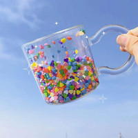 Produits en gros, gobelets en verre transparent à double paroi faits à la main avec de nombreux cœurs aimants pour cadeau de Noël