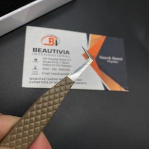 Pince à cils personnalisée en acier inoxydable japonais à 90 degrés pince à épiler à extension de volume de botte pointue solide enduite de poudre privée - Product Image 2