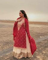 L'actrice indienne Sonakshi Sinha porte le designer de qualité d'exportation Sharara Salwar Kameez disponible à bas prix abordable