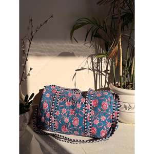 Sac de voyage matelassé en coton indien XL, sac de sport fourre-tout avec fermeture éclair, pliable, idéal pour les voyages, imprimé patchwork floral - Product Image 1