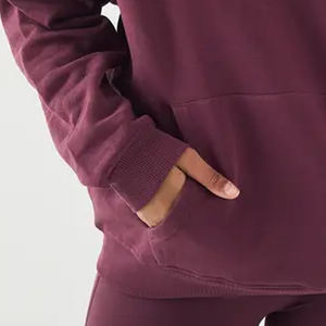 Sweat à capuche tendance pour femmes avec tissu doux au toucher pour la saison froide / Conception de couture de haute qualité pour les acheteurs en gros - Product Image 3