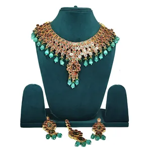 Ensemble de collier Royal Kundan Meenakari plaqué or et rhodium pour mariages et cadeaux, avec des perles et des diamants comme pierres principales - Product Image 4
