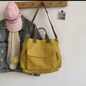 Bolso de cuero minimalista moderno para mujer con silueta elegante y textura pulida - Product Image 3