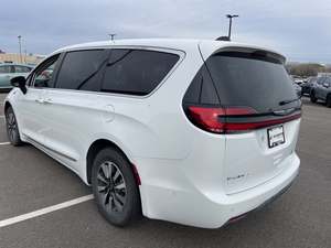 CHRYSLER PACIFICA HYBRID LIMITED FWD USADO 1000% LIMPIO - EN VENTA - LISTO PARA ENTREGAR - ENTREGA A DOMICILIO - Product Image 2