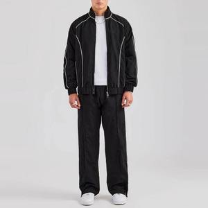 Logo personnalisé OEM Vêtements de jogging d'été respirants Survêtements Veste en nylon et polyester avec passepoil réfléchissant pour hommes Ensemble coupe-vent unisexe - Product Image 5