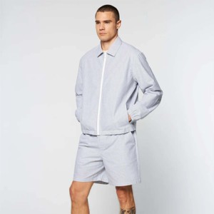 "Chaqueta de tela Oxford personalizada de alta calidad para hombres y mujeres: Prendas de Vestir exteriores duraderas e impermeables" - Product Image 1