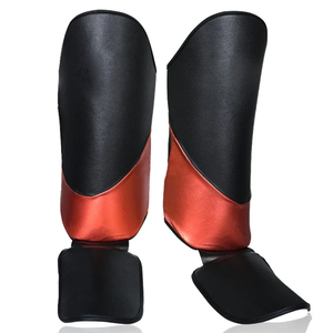 Protector de Espinilla de Boxeo Profesional con Logotipo Personalizado, Cuero y EVA, con Cierre Lateral Ajustable y Detalles Metálicos en Rojo - Product Image 1