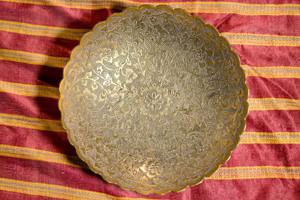 Bol ou support en or de designer royal pour bonbons, noix, bijoux ou bibelots, organisateur de table, élégant pour l'intérieur et les cadeaux - Product Image 4