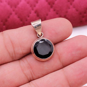 Compre colgante de piedras preciosas rojo granate natural en plata de ley 925 sólida joyería hecha a mano para hombre al por mayor - Product Image 3