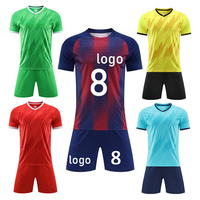 Jersey Sepak Bola Kustom 2026 Musim Baru 100% Poliester Menyerap Keringat Bernapas Cepat Kering Nama Tim Kustom Logo Layanan OEM