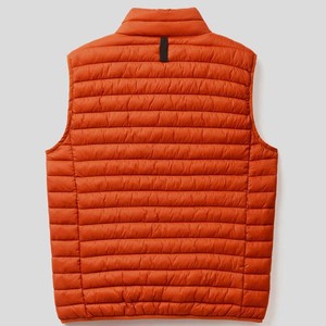ผู้ผลิต OEM รับผลิตเสื้อกั๊กผู้ชายแบบมีซิป ผ้าโพลีเอสเตอร์ สำหรับฤดูหนาว มีกระเป๋า ใส่สบาย ระบายอากาศได้ดี สไตล์ไฮสตรีท สีส้ม - Product Image 3