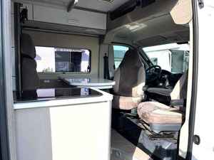 Autocaravana de Lujo Challenger Vany 114 RV Blanca 2019, para 4-6 Personas, Euro 5, Volante a la Izquierda, Asientos de Cuero, Neumáticos R18 - Product Image 6