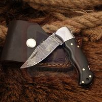Couteau à lame fixe fait à la main manche en corne de vache traversin en laiton acier damas 1095C 15n20 pour Camping survie EDC OEM personnalisable