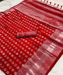 Trang Phục Đám Cưới Ấn Độ Banarasi Lụa Saree Với Dệt Và Pallu Nặng Và Cùng Viền Dệt Với Cùng Một Chiếc Áo Cánh Cho Phụ Nữ