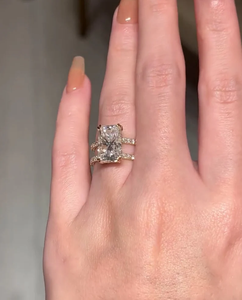 Bague de fiançailles en or jaune 18 carats pour femme avec 4.25 CT diamant allongé coupe rayonnante double bande bijoux de mode Halo cachés - Product Image 5