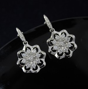 Boucles d'oreilles fleur Moissanite VVS1 en argent sterling 925 Style Hip Hop bijoux à pousser - Product Image 3