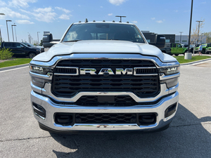 Oferta Limitada: RAM 2500 Tradesman Crew Cab 4x4 2025 con Caja de 8' - Product Image 2